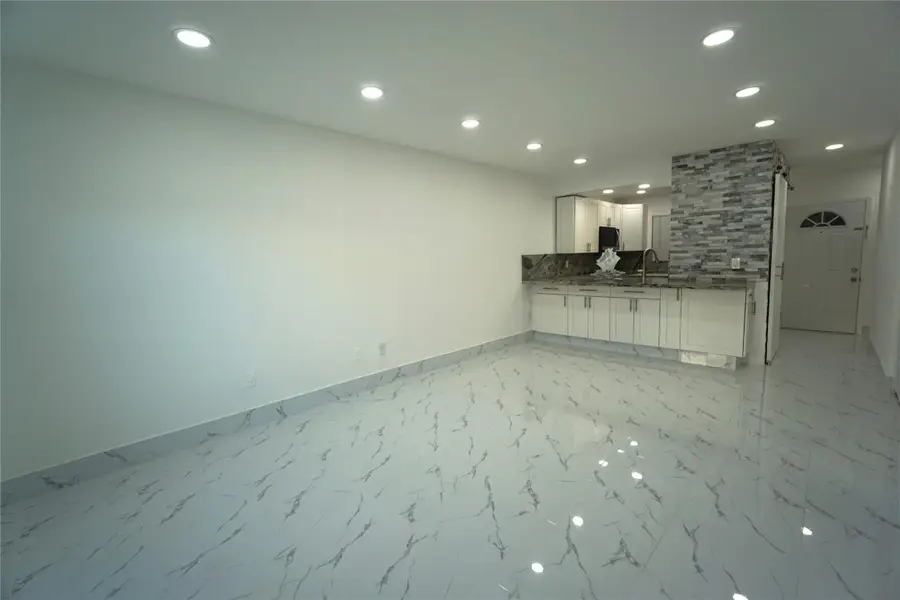 1035 W 77th Street #208, Hialeah, FL 33014 - Image #2