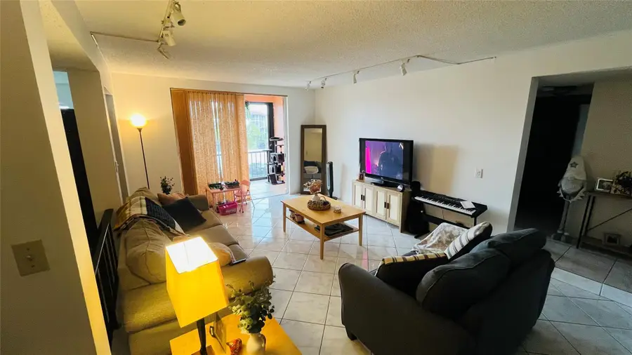 3650 Inverrary Dr #3T, Lauderhill, FL 33319 - Image #2
