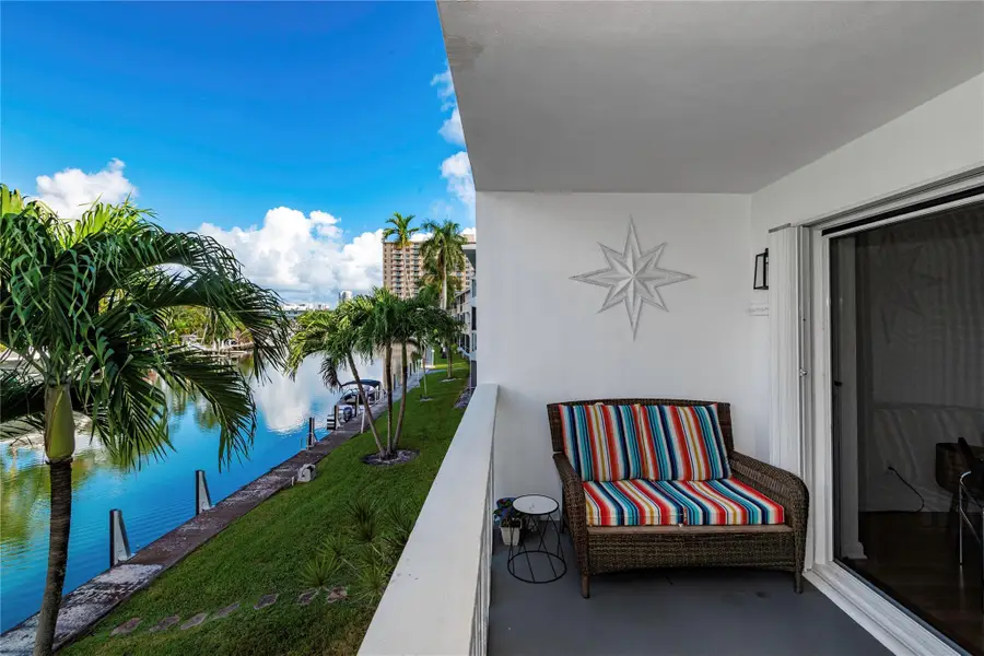 470 Paradise Isle Blvd #204, Hallandale Beach, FL 33009 - Image #3