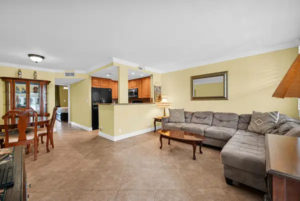 9121 Sunrise Lakes Blvd #106, Sunrise, FL 33322