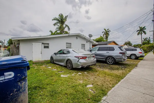 250 NW 83rd St, Miami, FL 33150