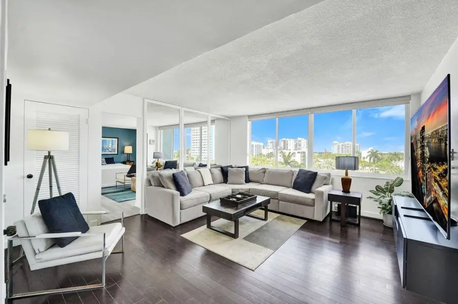 524 Orton Avenue #702, Fort Lauderdale, FL 33304 - Image #3