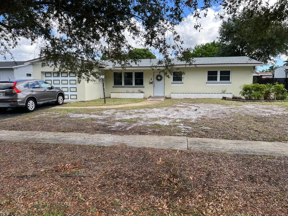 731 SW 71st Ter, Pembroke Pines, FL 33023 - Image #1