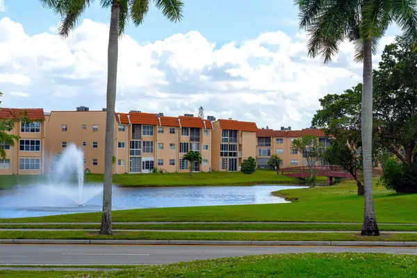 9061 Sunrise Lakes Blvd #109, Sunrise, FL 33322