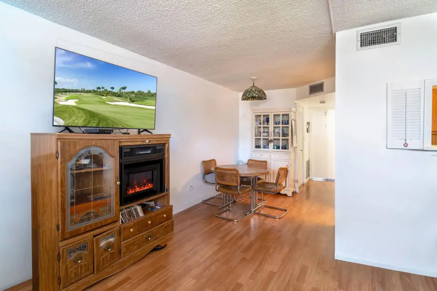 9061 Sunrise Lakes Blvd #109, Sunrise, FL 33322 - Image #3