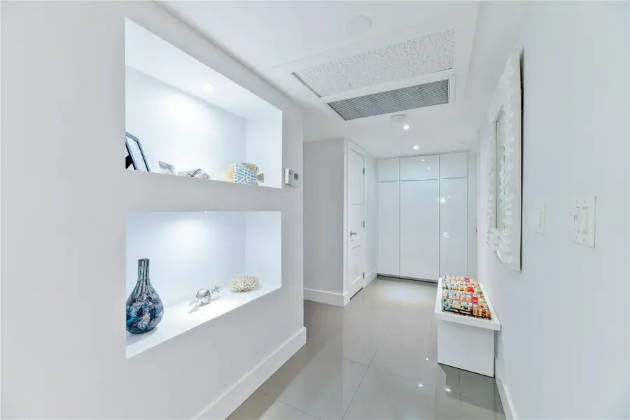 2950 N Palm Aire Dr #401, Pompano Beach, FL 33069 - Image #2