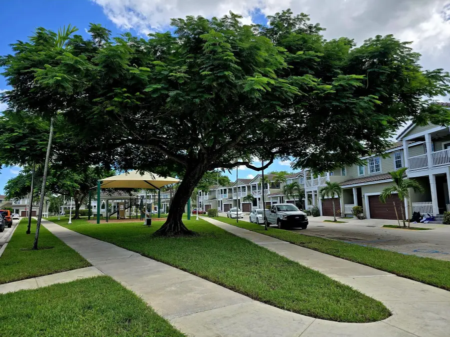 10589 NW 56th Pl, Coral Springs, FL 33076 - Image #3