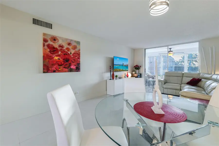 9380 Sunrise Lakes Blvd #207, Sunrise, FL 33322 - Image #3