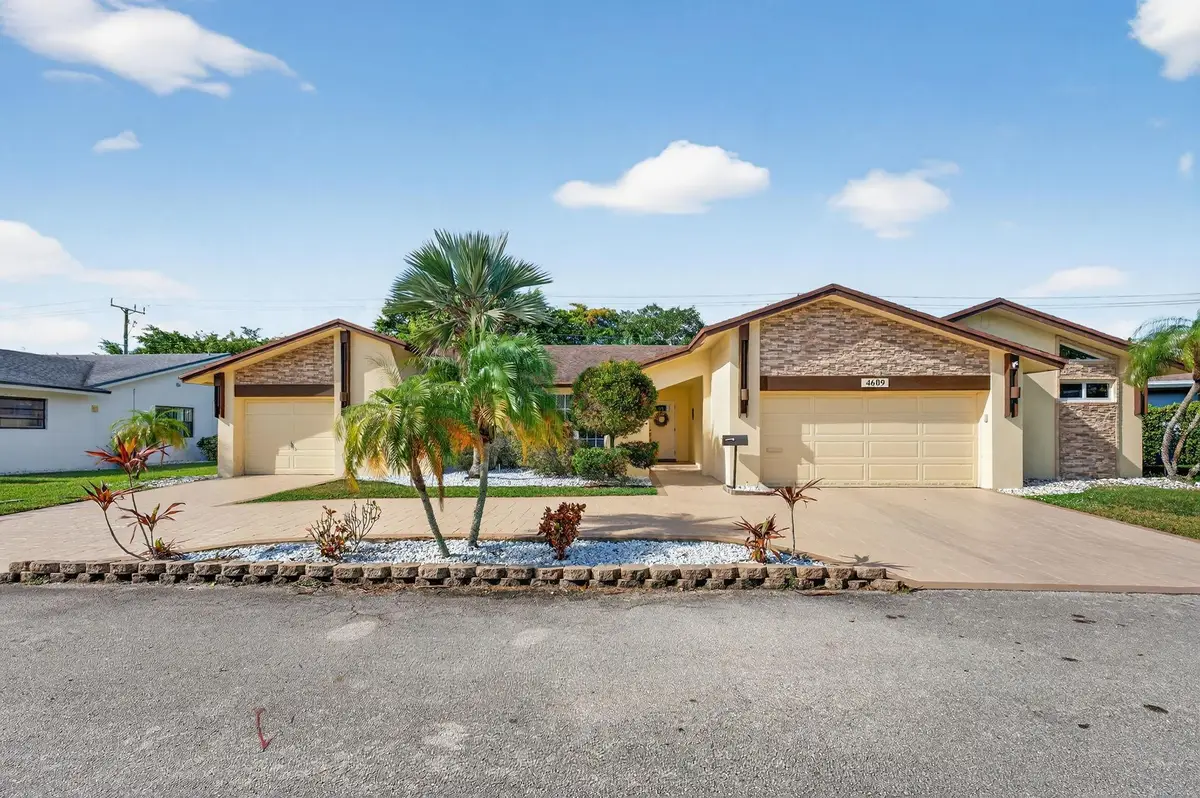4609 Norfolk Island Pine Dr, Tamarac, FL 33319 - Image #1