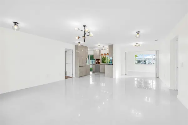 11450 NW 32nd Pl, Sunrise, FL 33323