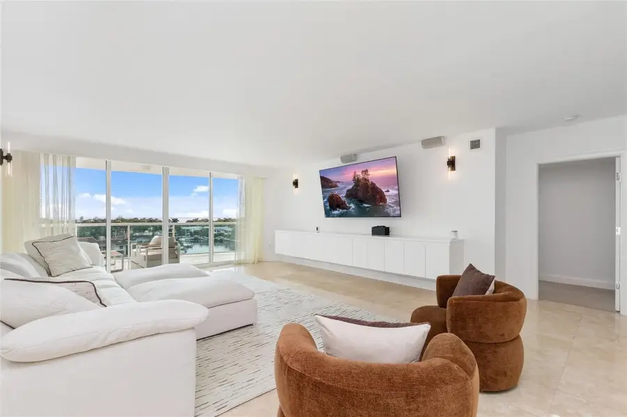 20201 E Country Club Drive #706, Aventura, FL 33180 - Image #2