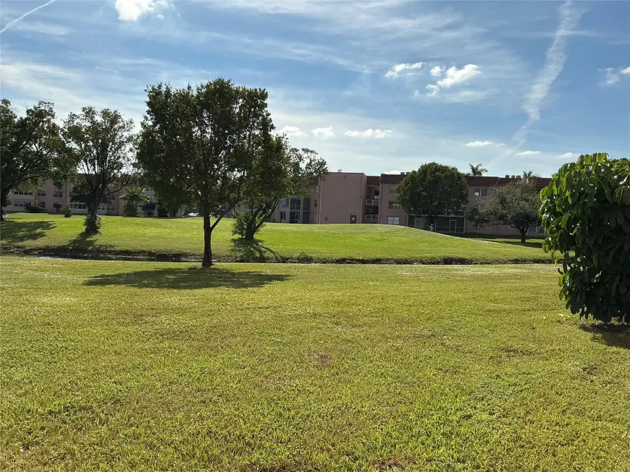 9481 Sunrise Lakes Blvd #102, Sunrise, FL 33322 - Image #2