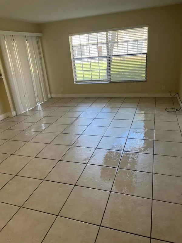 4240 NW 21st St #143, Lauderhill, FL 33313