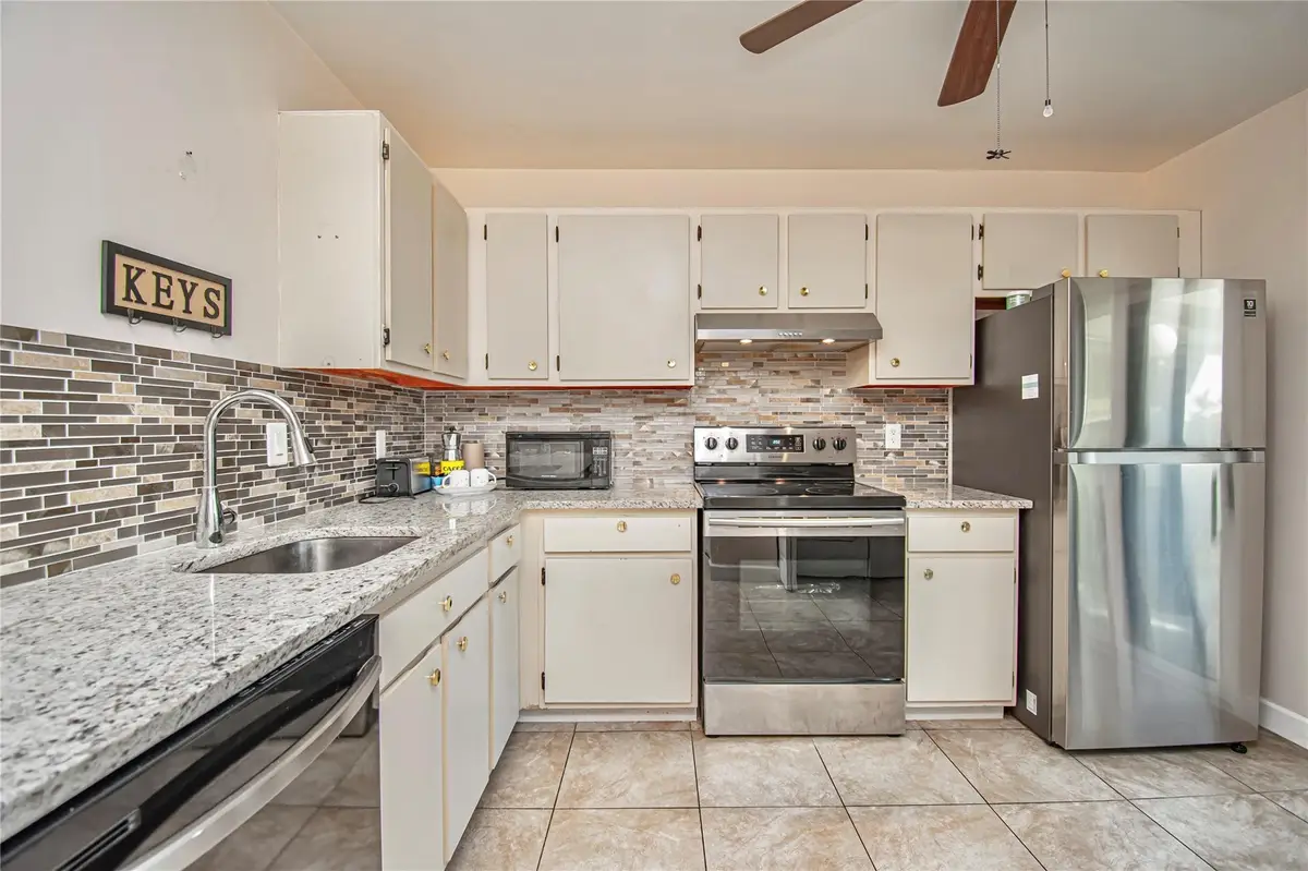 381 Ottawa Ct, Royal Palm Beach, FL 33411 - Image #1