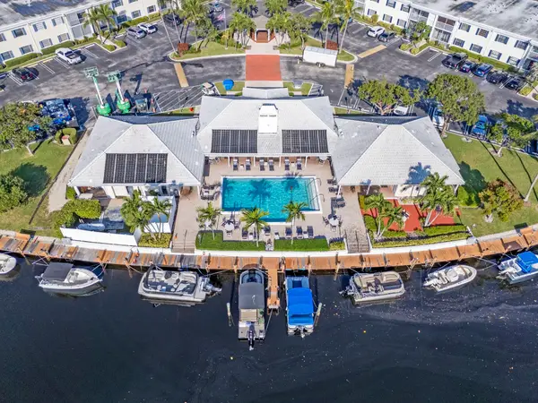 160 Cypress Club Dr #604, Pompano Beach, FL 33060