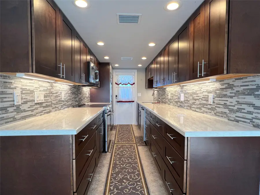 1015 SE 15th St #6D, Fort Lauderdale, FL 33316 - Image #3