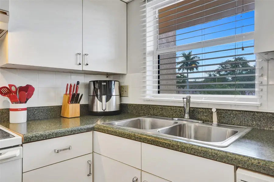 10467 Sunrise Lakes Blvd #210, Sunrise, FL 33322 - Image #3