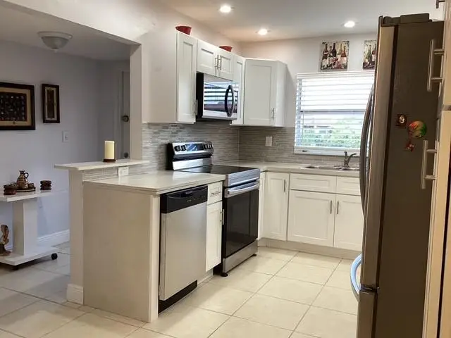 9481 Sunrise Lakes Blvd #303, Sunrise, FL 33322 - Image #3