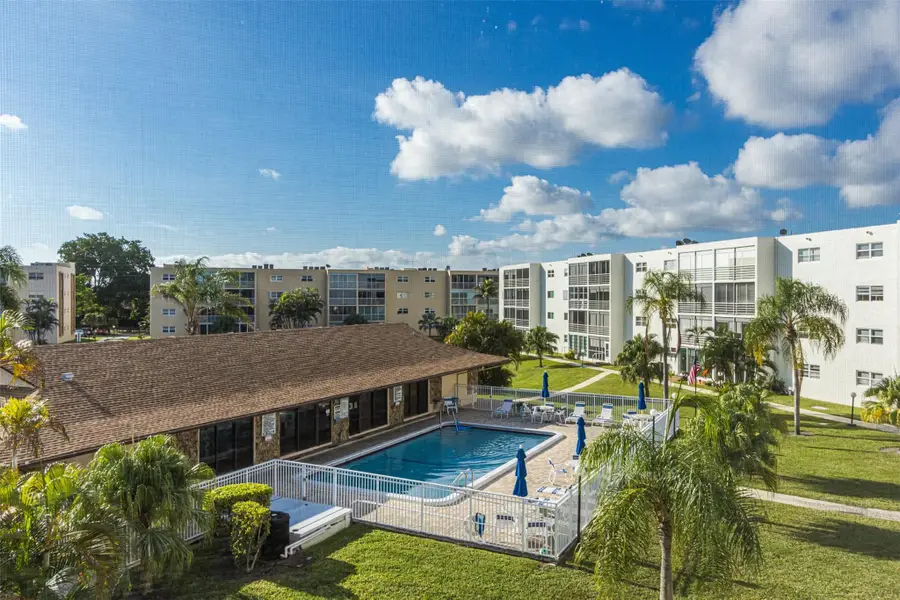 414 SE 10th St #302, Dania Beach, FL 33004 - Image #2