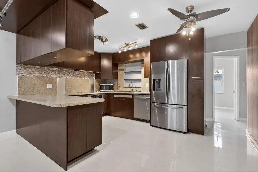 8709 NW 57th Dr, Tamarac, FL 33321 - Image #3