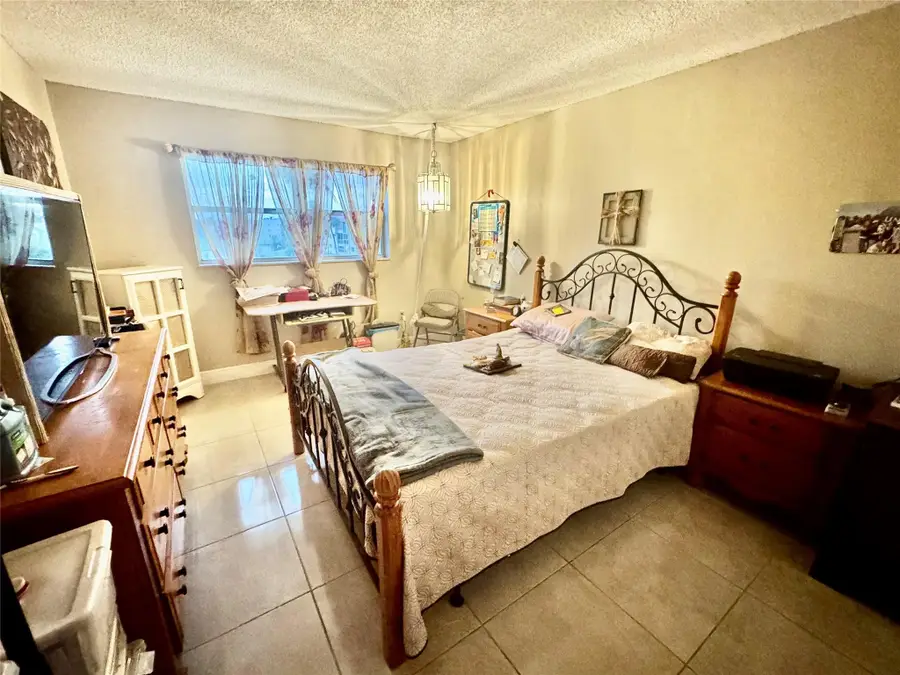 2651 E Sunrise Lks Dr #308, Fort Lauderdale, FL 33322 - Image #2