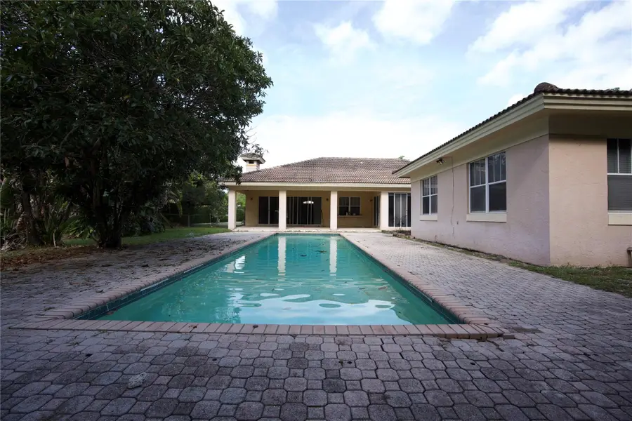 140 Royal Palm Ct, Plantation, FL 33317 - Image #3