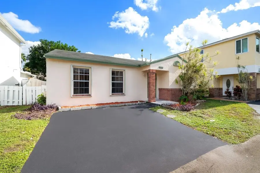 14106 Langley Pl, Davie, FL 33325 - Image #3