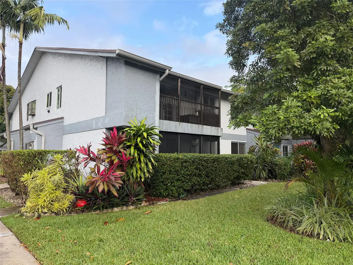 2761 S Oakland Forest Dr #204, Oakland Park, FL 33309 - Image #1