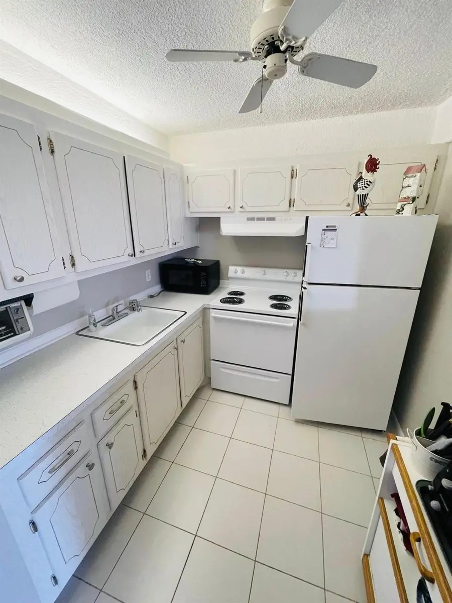 387 Chatham #387, West Palm Beach, FL 33417 - Image #3