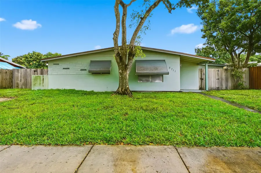 5711 SW 37th Ct, Davie, FL 33314 - Image #3