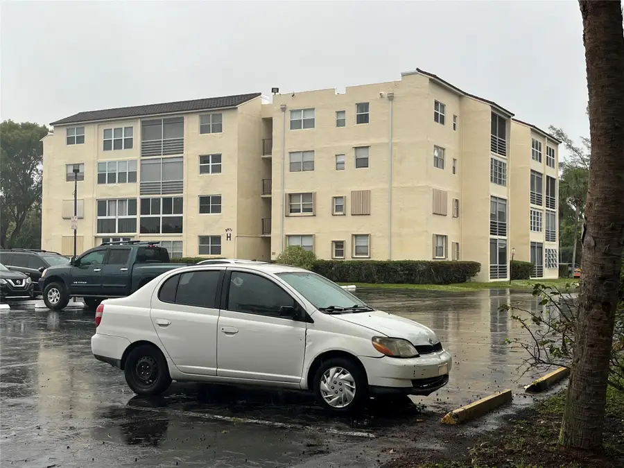 2871 Somerset Dr #105, Lauderdale Lakes, FL 33311 - Image #2