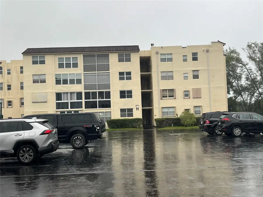 2871 Somerset Dr #105, Lauderdale Lakes, FL 33311 - Image #3