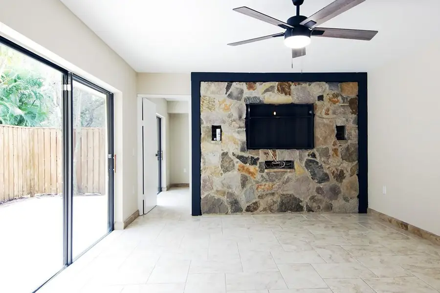 1700 Embassy Dr #402, West Palm Beach, FL 33401 - Image #3