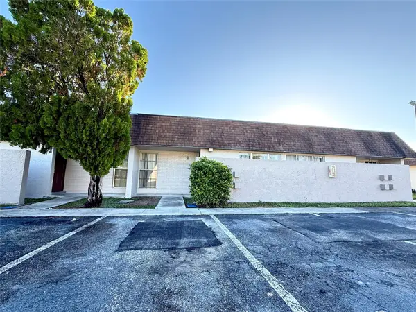 812 SW 73 Av #8, North Lauderdale, FL 33068