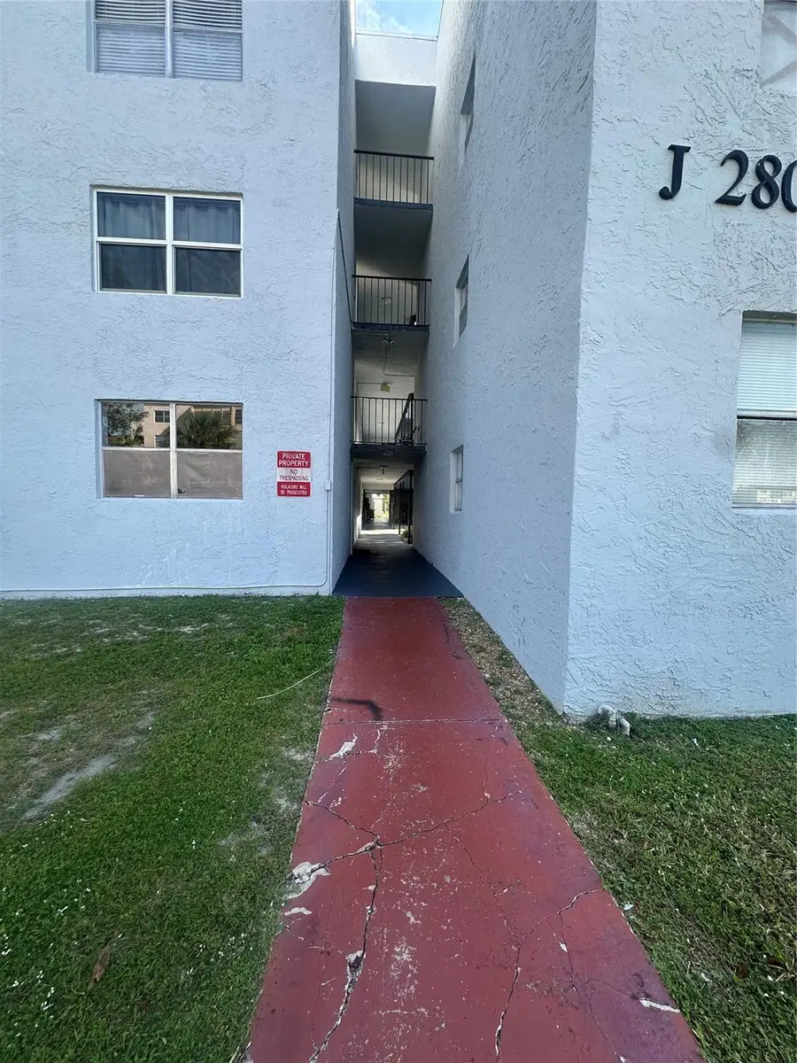 2800 Somerset Dr #J107, Lauderdale Lakes, FL 33311 - Image #2