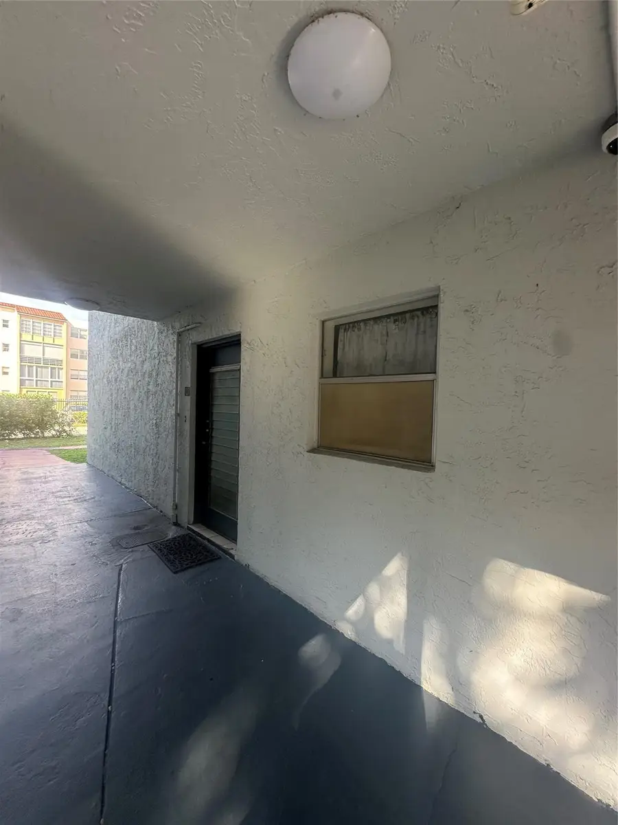 2800 Somerset Dr #J107, Lauderdale Lakes, FL 33311 - Image #3