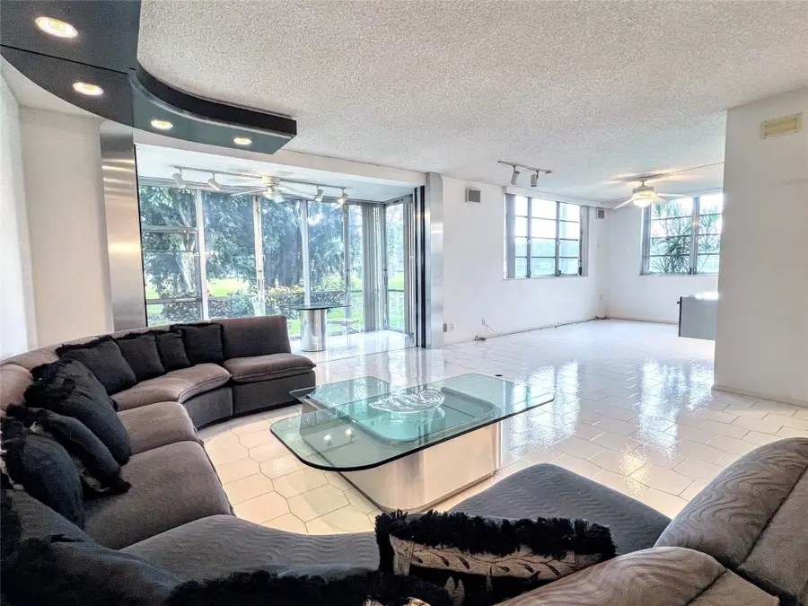 800 Cypress Grove Dr #106, Pompano Beach, FL 33069 - Image #2