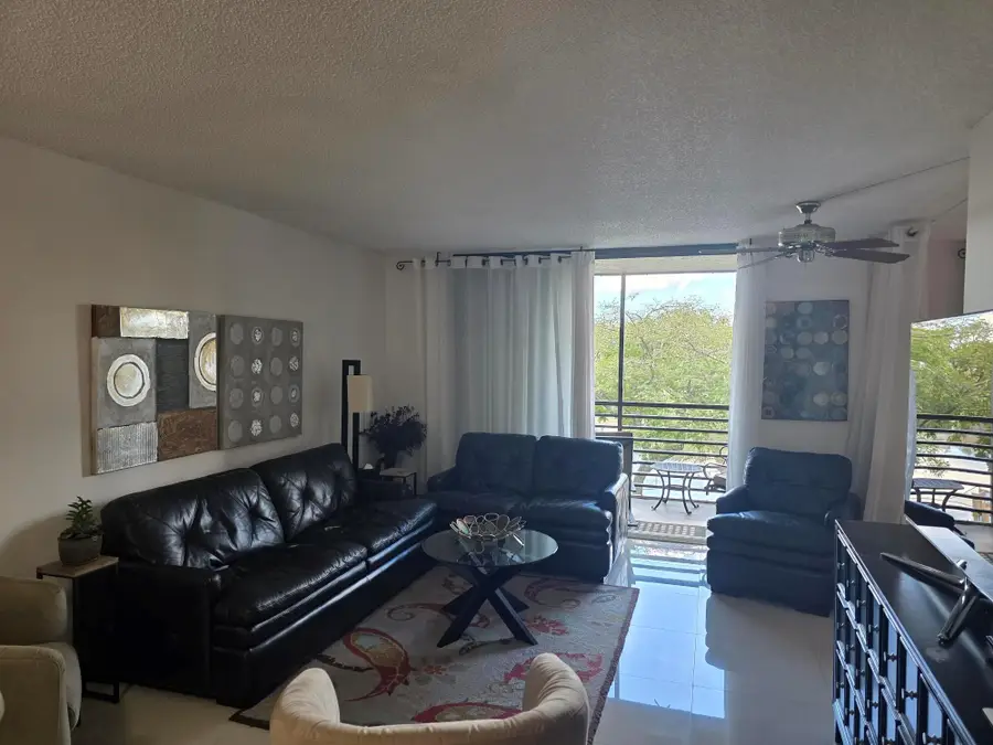 1101 Colony Point Cir #304, Pembroke Pines, FL 33026 - Image #3