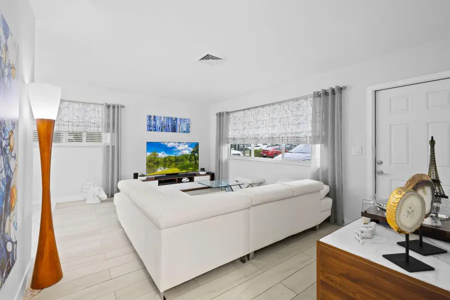 2439 Polk St #10, Hollywood, FL 33020 - Image #3