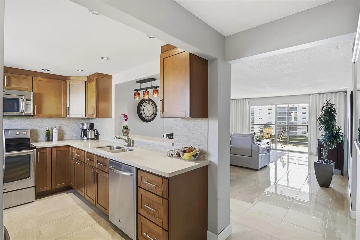 311 SE 3rd St #410, Dania Beach, FL 33004 - Image #1