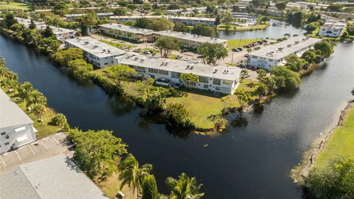 52 NE 204th Street #31, Miami, FL 33179 - Image #1