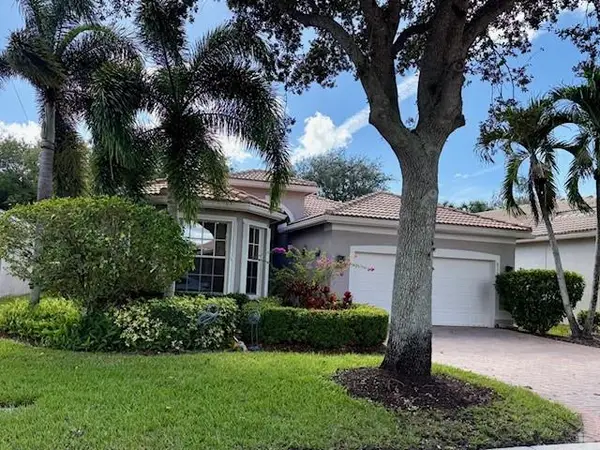 8266 Sandpiper Glen Dr, Lake Worth, FL 33467