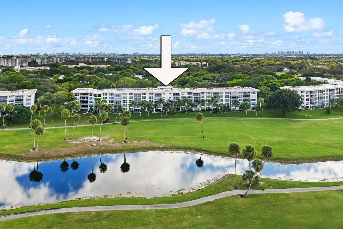 3970 Oaks Clubhouse Dr #203, Pompano Beach, FL 33069 - Image #1