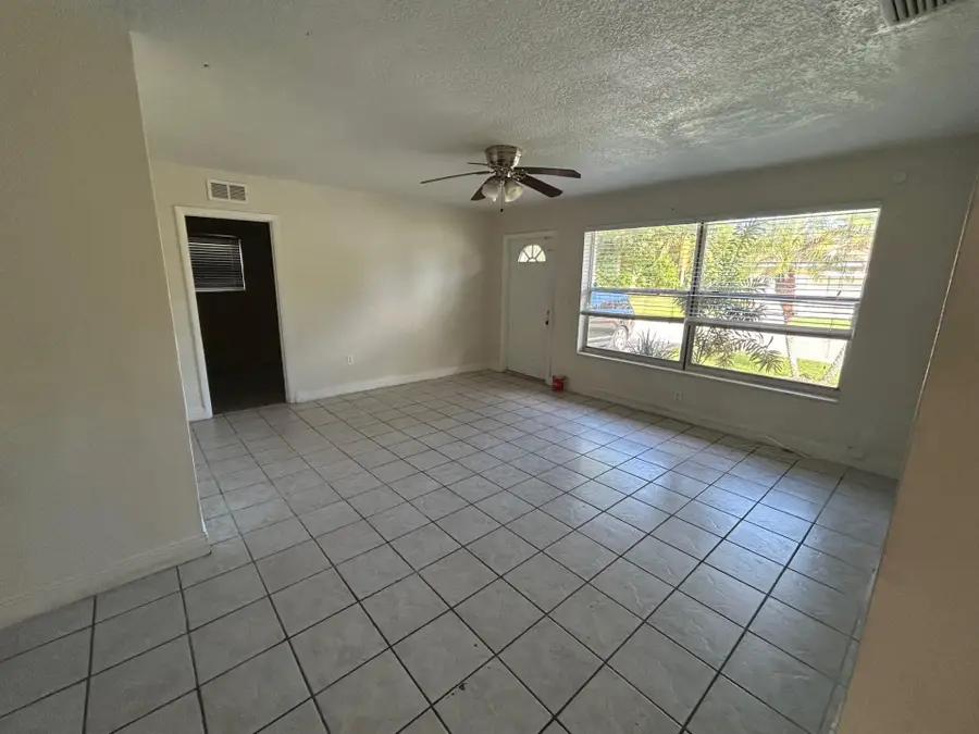 6828 NW 30th St, Sunrise, FL 33313 - Image #3