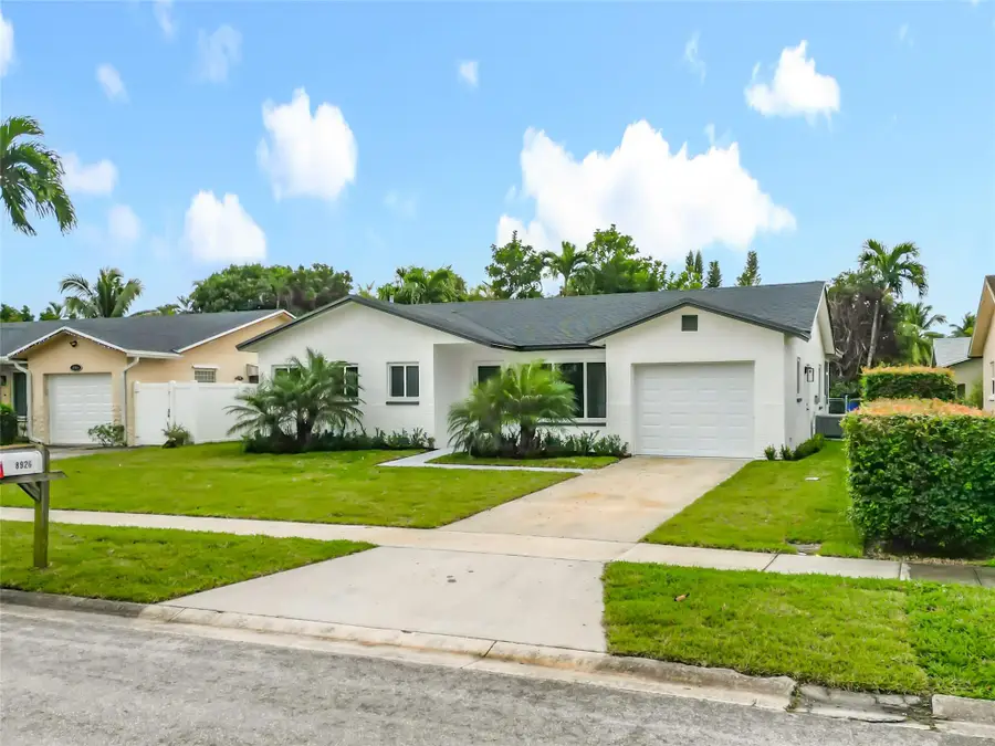 8926 SW 7th St, Boca Raton, FL 33433 - Image #2