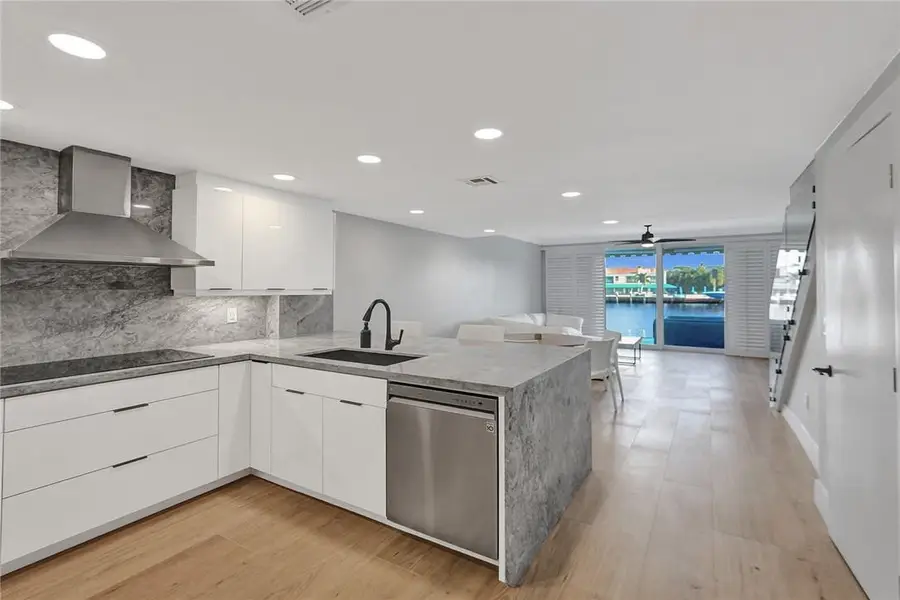 876 Jeffery Street, Boca Raton, FL 33487 - Image #2