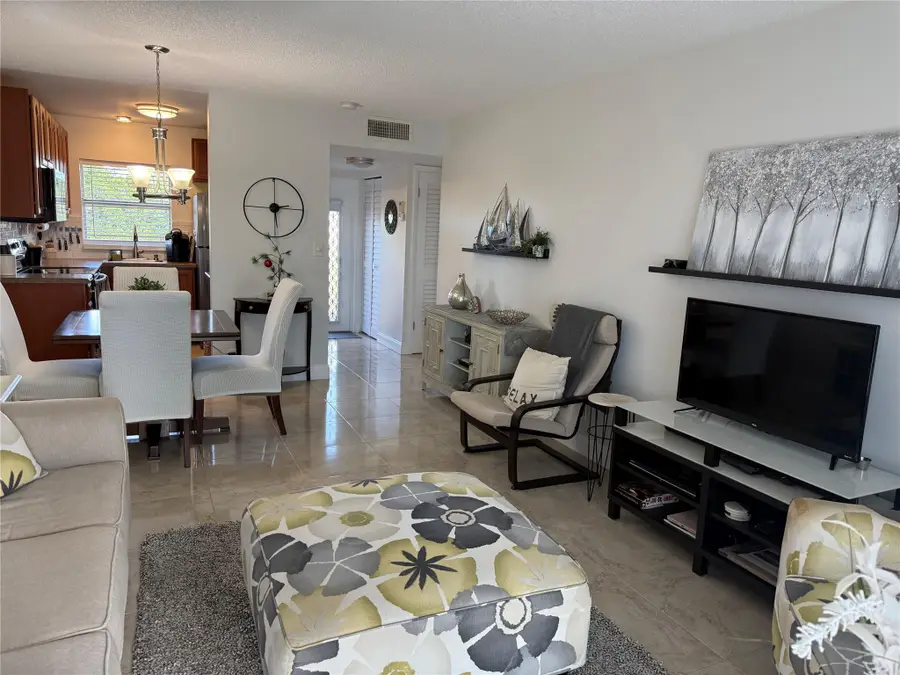 9400 Sunrise Lakes Blvd #307, Sunrise, FL 33322 - Image #3