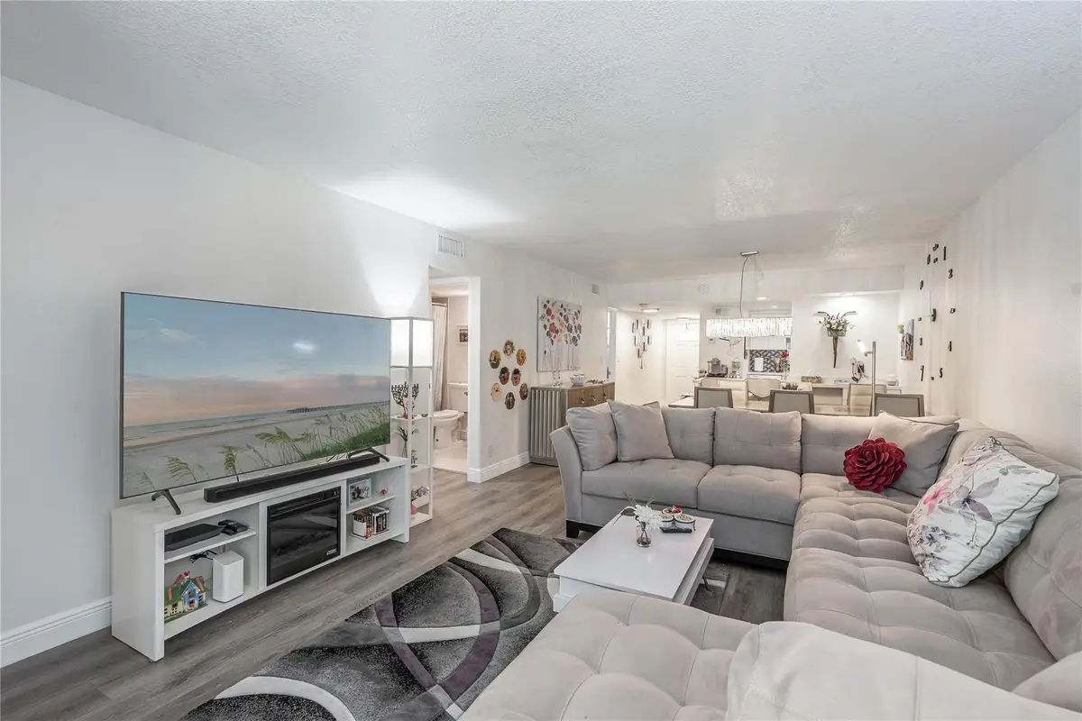 8901 S Hollybrook Blvd #201, Pembroke Pines, FL 33025 - Image #1