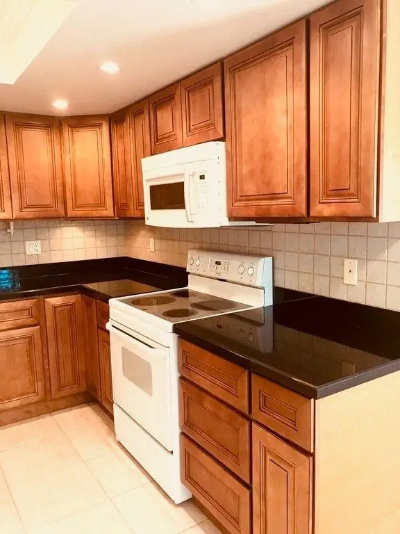 2069 Oakridge F #2069, Deerfield Beach, FL 33442 - Image #2