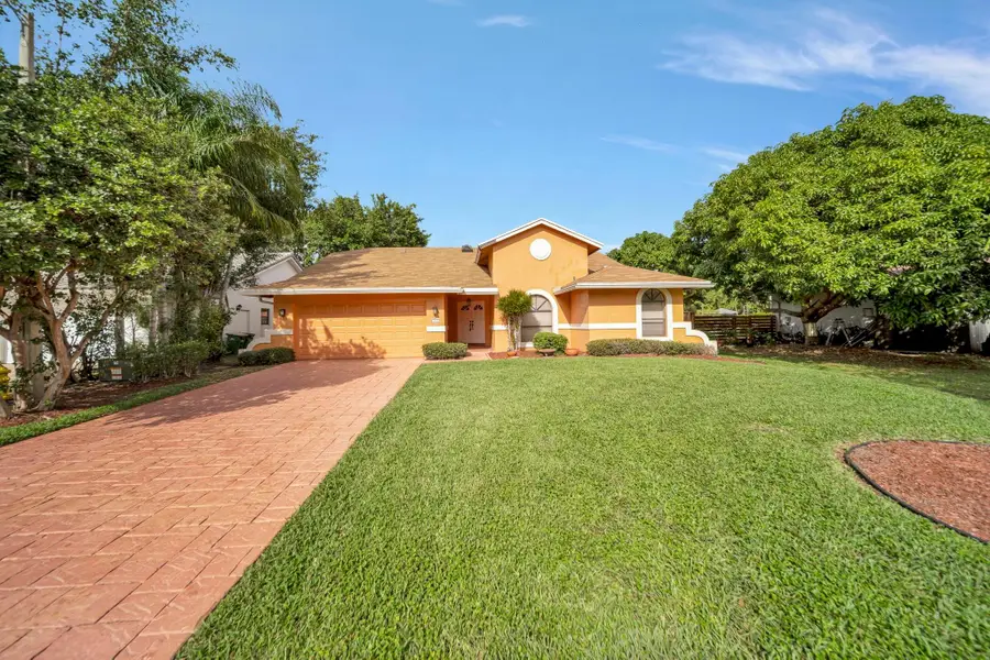 8507 NW 83rd St, Tamarac, FL 33321 - Image #2